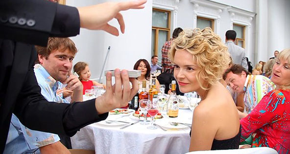 Auckland magician Vas Kovalski performs at wedding party